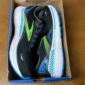NWOT Men’s Brooks size 11.5M/D black lace up Adrenaline GTS23 sneakers